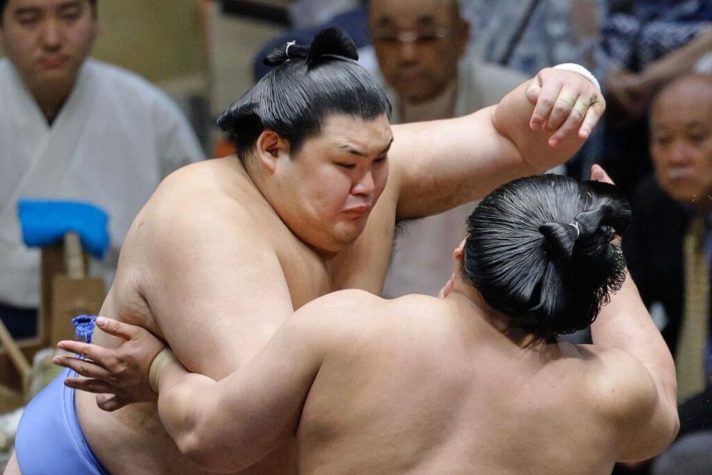 In Japan, a Sumo Shocker In Japan, a Sumo Shocker