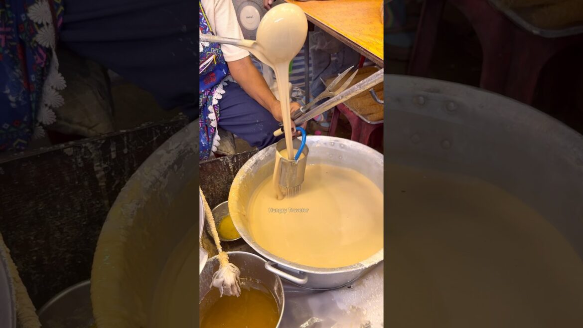 Khanom La Thai Snack from Coconut Sugar - Thai Street Food