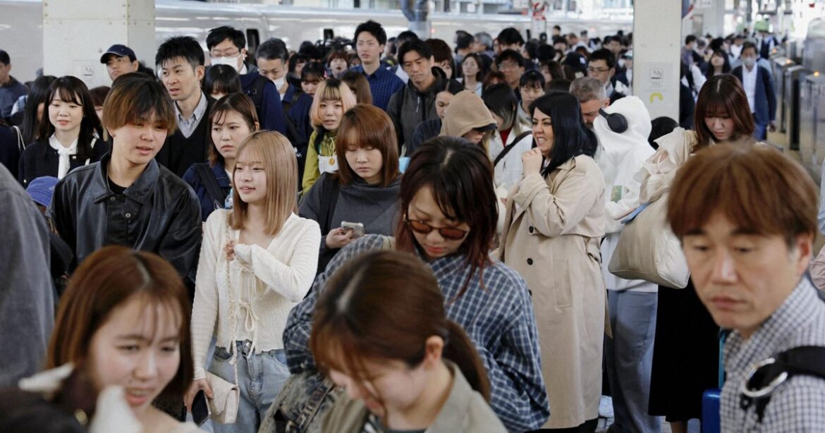 Holiday traffic rush hits Japan on 1st day of Golden Week 4-day break