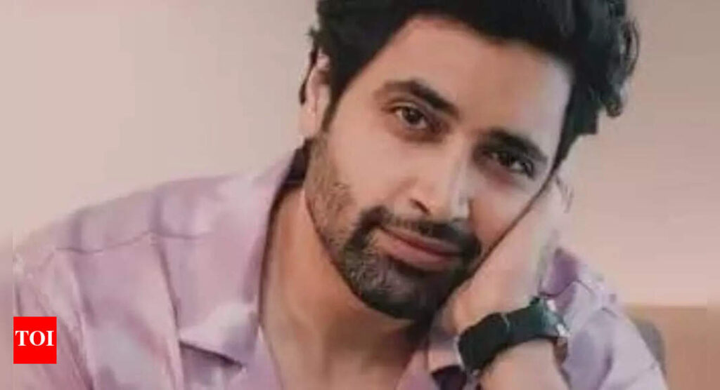 Adivi Sesh responds to Japanese fan's request seeking photo with him in Tokyo | Telugu Movie News