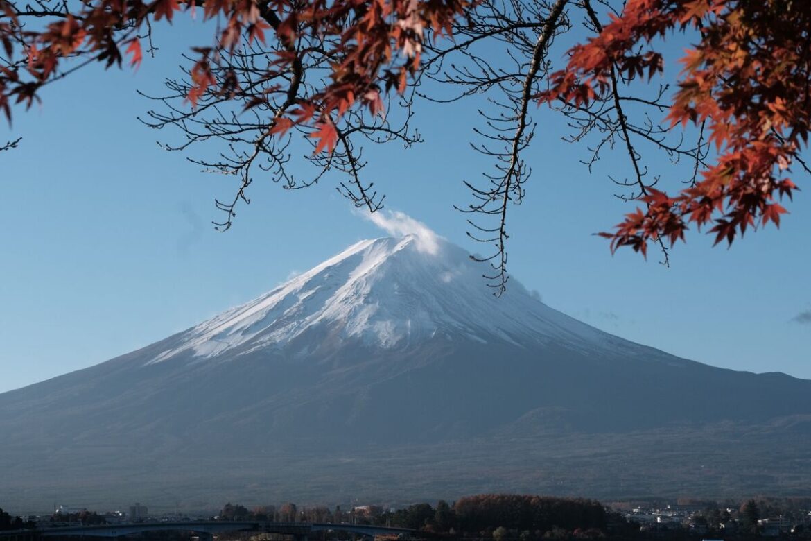 Tokyo Apartment Block to Be Demolished for Obscuring Mt. Fuji View