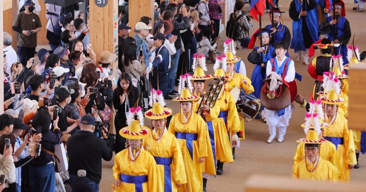 In Photos: Parade reenacting traditional Korean diplomatic mission livens up Osaka Expo