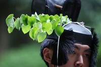 A participant in a parade for the Aoi Matsuri festival wears a headset decorated with futaba aoi hollyhock leaves, as seen in this photo taken in Kyoto's Sakyo Ward, May 15, 2025. (Mainichi/Ririko Maeda)