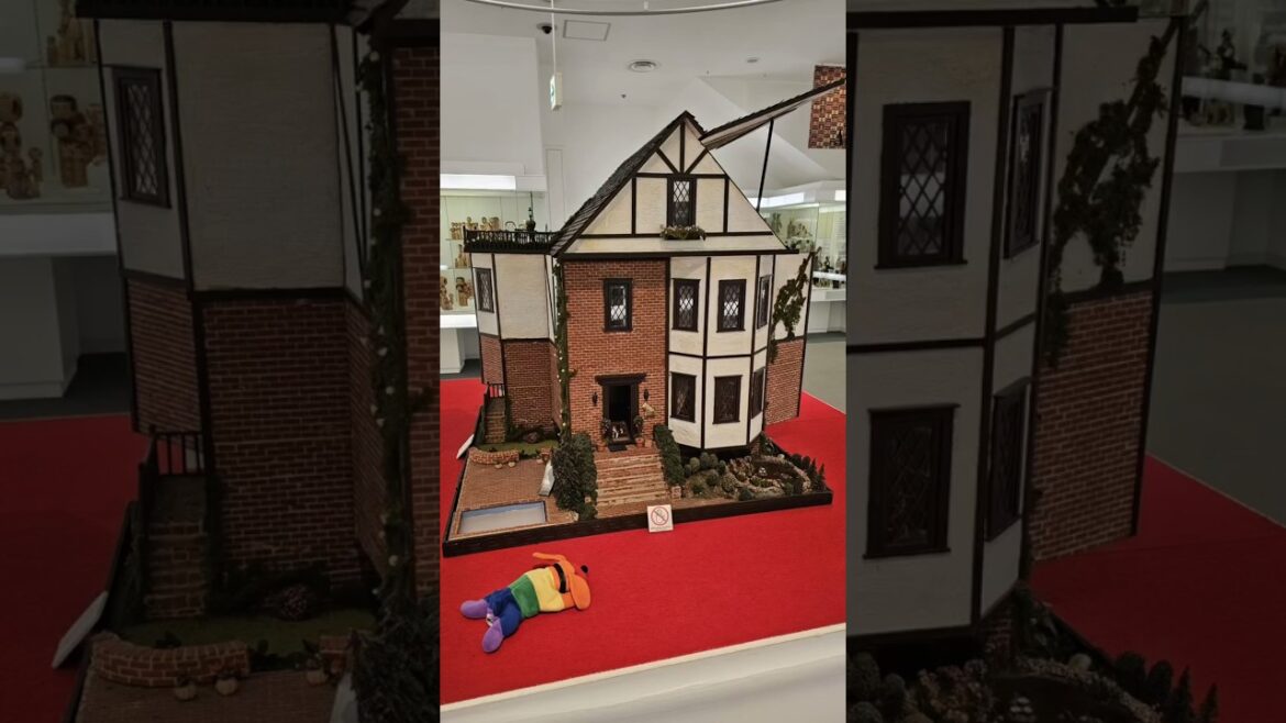 Sparkie visits the Doll House of Yokohama Doll Museum in Japan #shorts