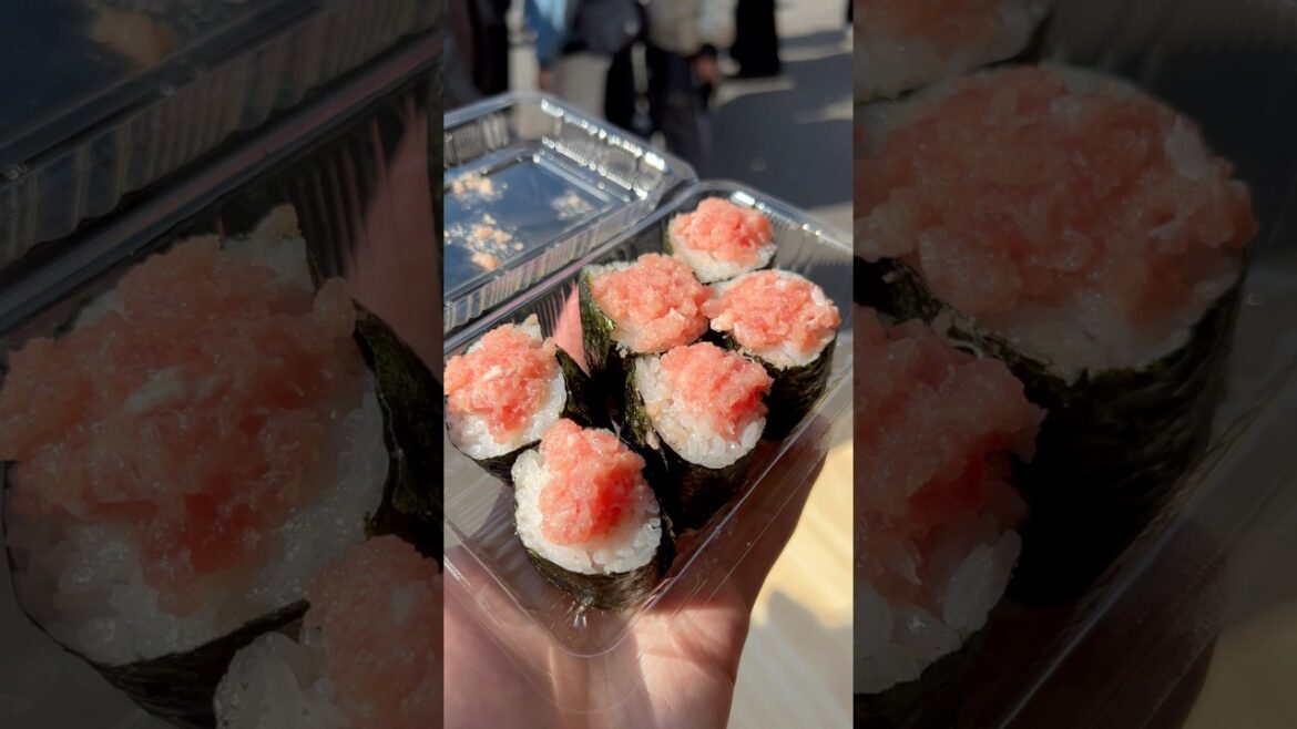 Rating everything we ate at Tsukiji Fish Market in Tokyo 🍣🏆