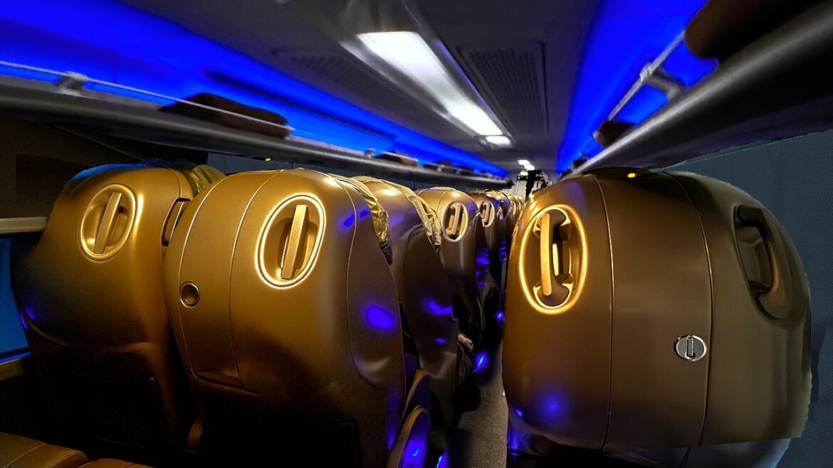 17 Hours on Japan’s Overnight Capsule Bus | Willer Dome 🇯🇵 17 Hours on Japan’s Overnight Capsule Bus | Willer Dome 🇯🇵