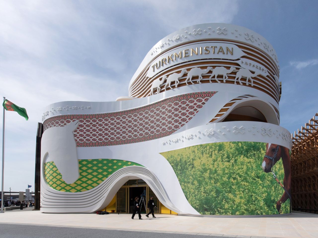 The Turkmenistan Pavilion. (© Nippon.com)