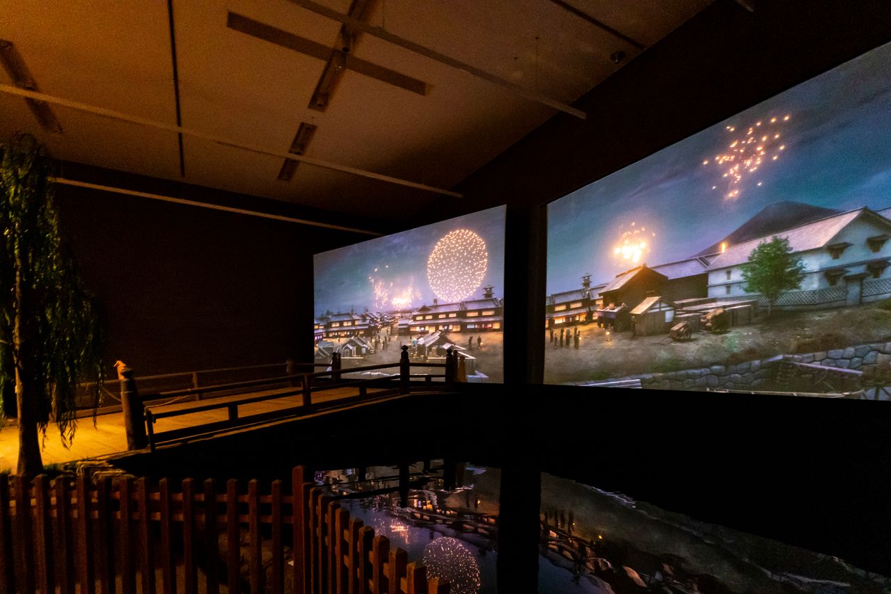Video imagery and life-size sets give visitors an immersive experience into Edo life. (© Nippon.com)