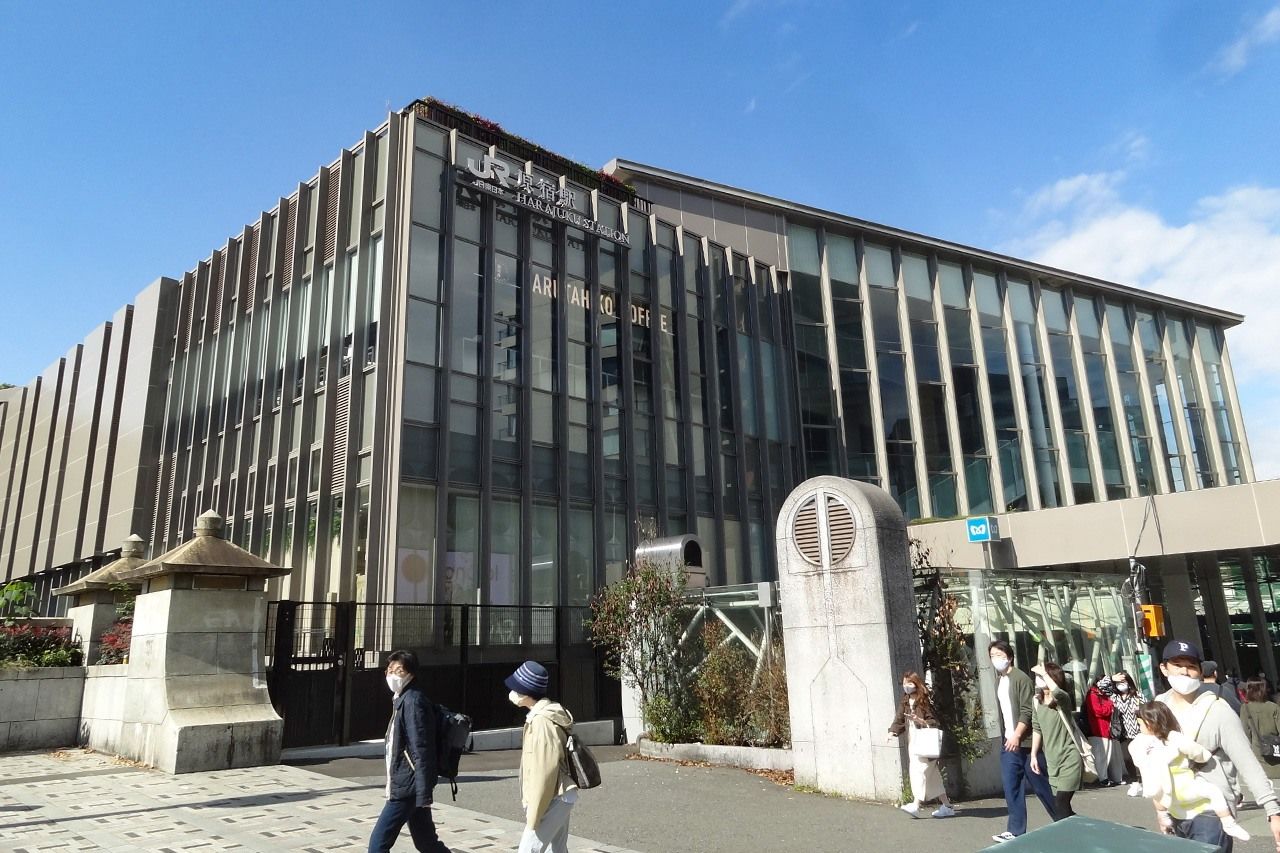 The new Harajuku Station is a far cry from the much-loved wooden building that preceded it. (© Gianni Simone)