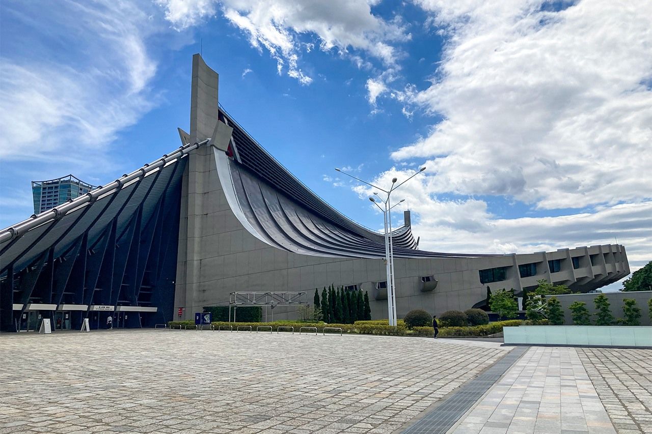 The Yoyogi National Gymnasium is one of the most visually striking mementos of the 1964 Olympics. (© Gianni Simone)