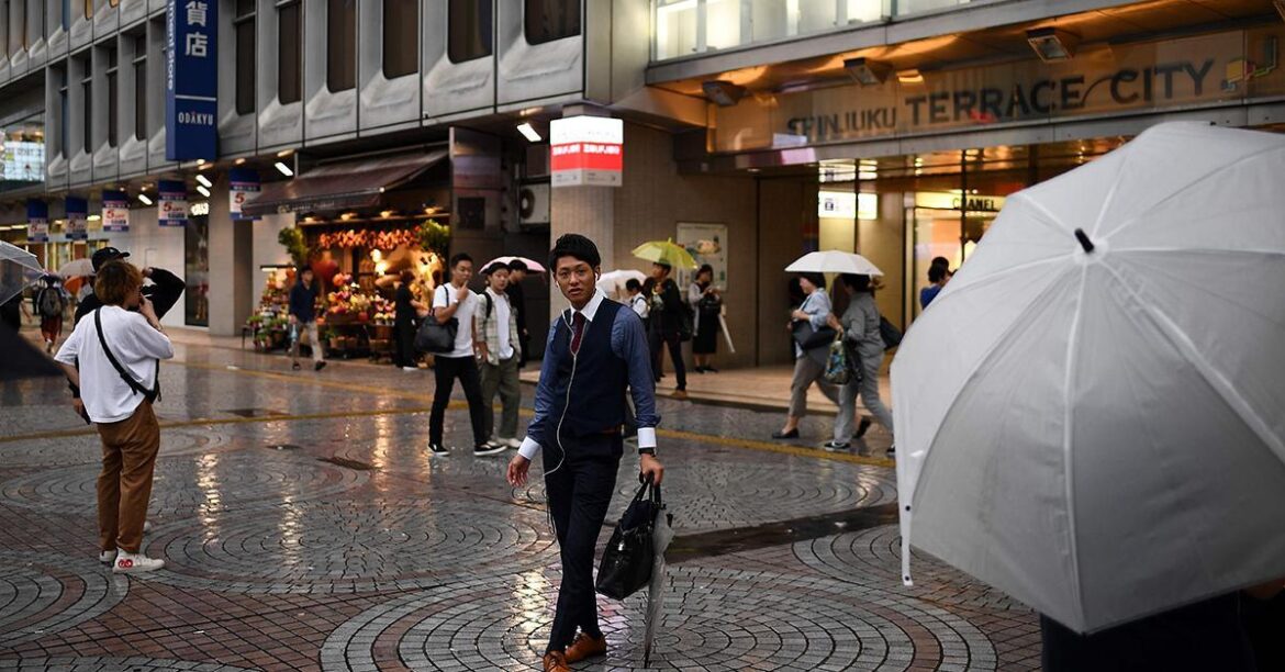 Why are there few trash cans in Japan?