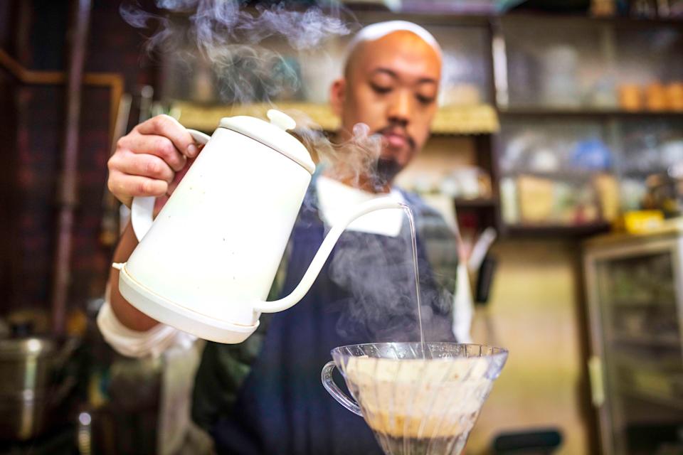 In the heart of Tsukiji Outer Market, Kissa Mako offers visitors a peaceful retreat complete with pour-over coffee that's rich, aromatic, and full of flavor.