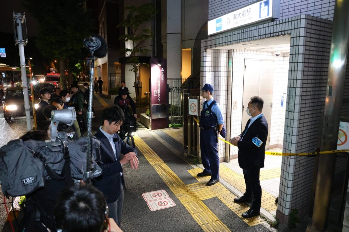 Man held after two injured in Tokyo Metro knife attack