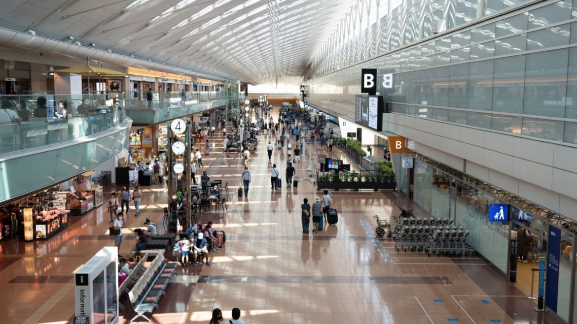 Japan Airport Terminal’s top execs step down amid corruption scandal Japan Airport Terminal's top execs step down amid corruption scandal