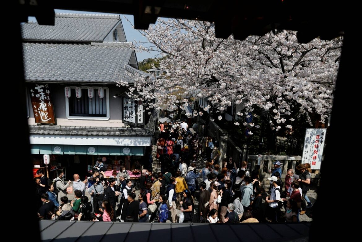Japan’s tourist arrivals soared 28.5% in April to hit record 3.9 million Japan's tourist arrivals soared 28.5% in April to hit record 3.9 million