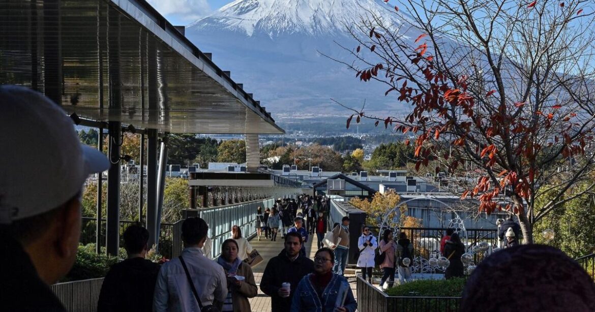 Japan issues guidelines telling public what to do if Mount Fuji erupts |