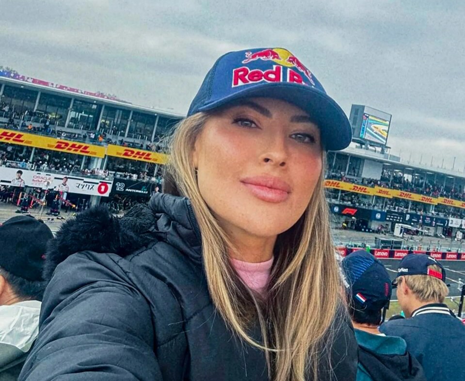Woman at a Formula 1 race wearing a Red Bull racing cap.