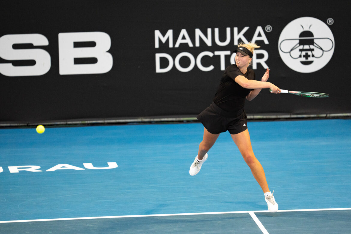 Tauson claims Auckland title after injured Osaka retires from final