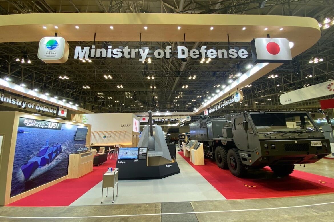 Japan flexes military muscle at biggest-ever defense expo Japan flexes military muscle at biggest-ever defense expo