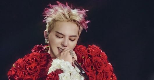 G-Dragon captivates 80,000 fans with daisies at Kyocera Dome in Osaka – Chosunbiz G-Dragon captivates 80,000 fans with daisies at Kyocera Dome in Osaka - Chosunbiz
