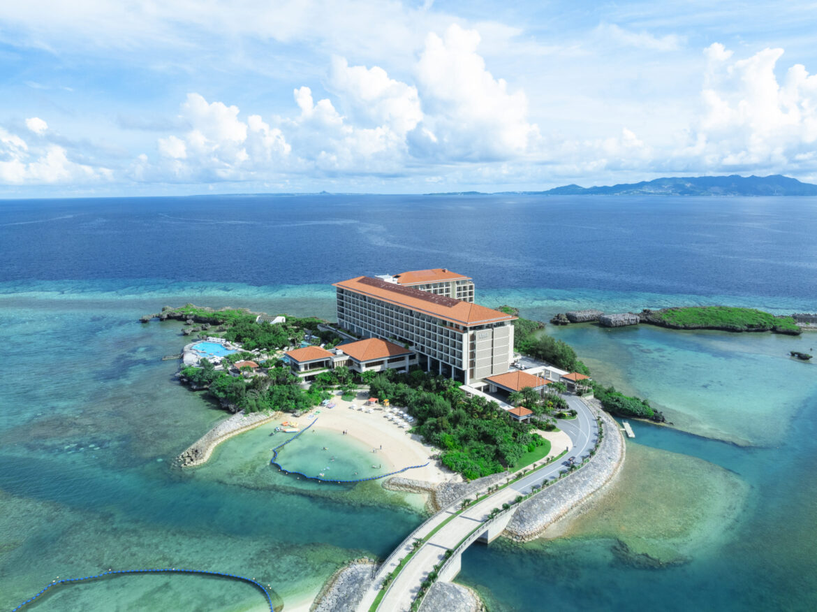 A Revitalizing Resort Surrounded by the Sea A Revitalizing Resort Surrounded by the Sea