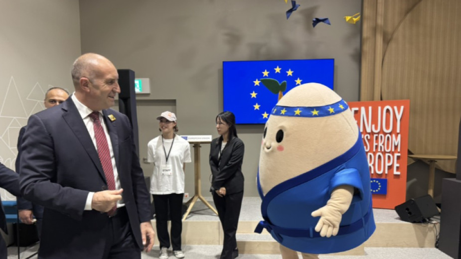 President Radev meets Lacto-chan.