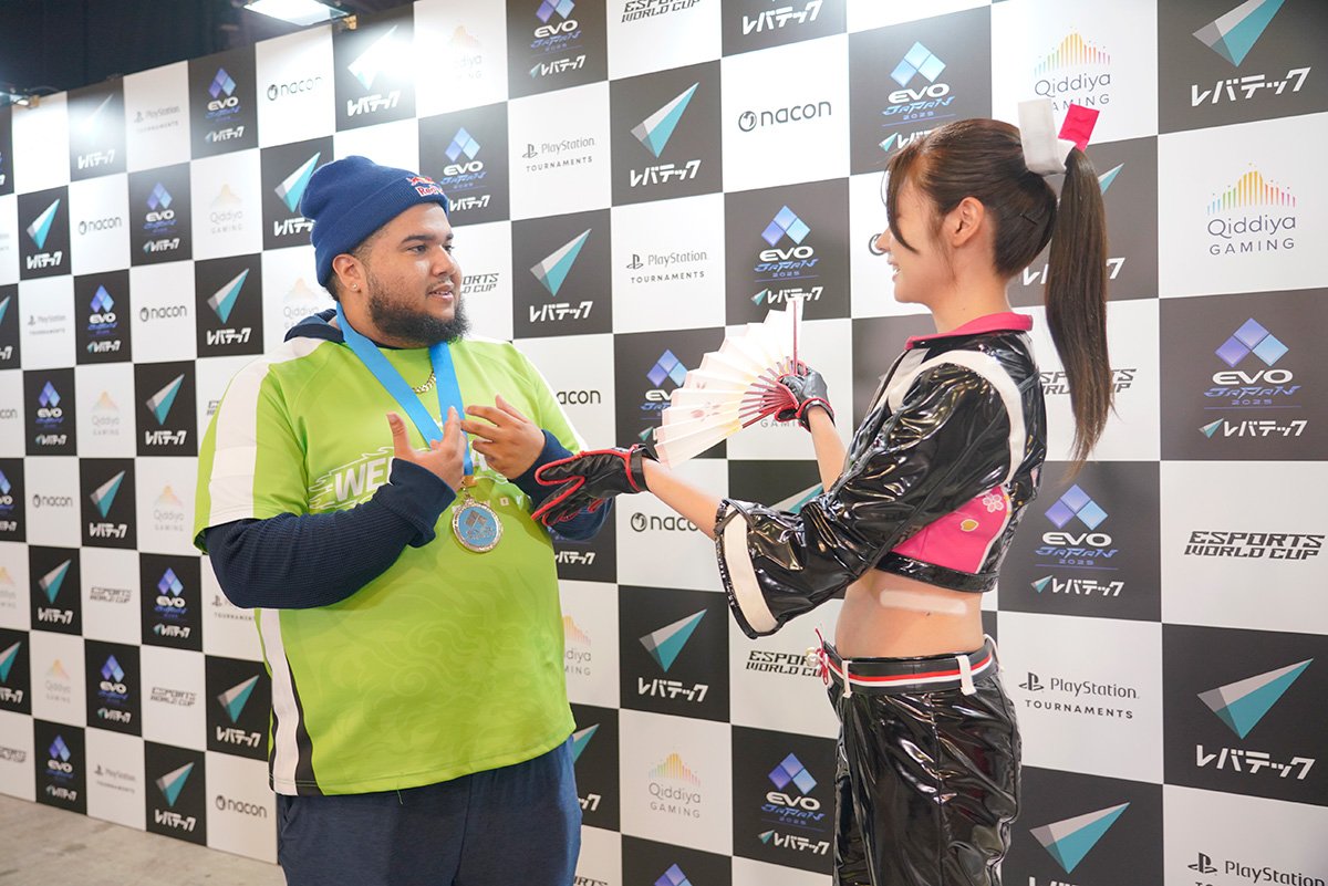 MenaRD"どんなポーズが良いですか？"