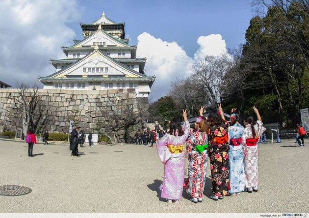 Japan travel scams - Japan temple group photo