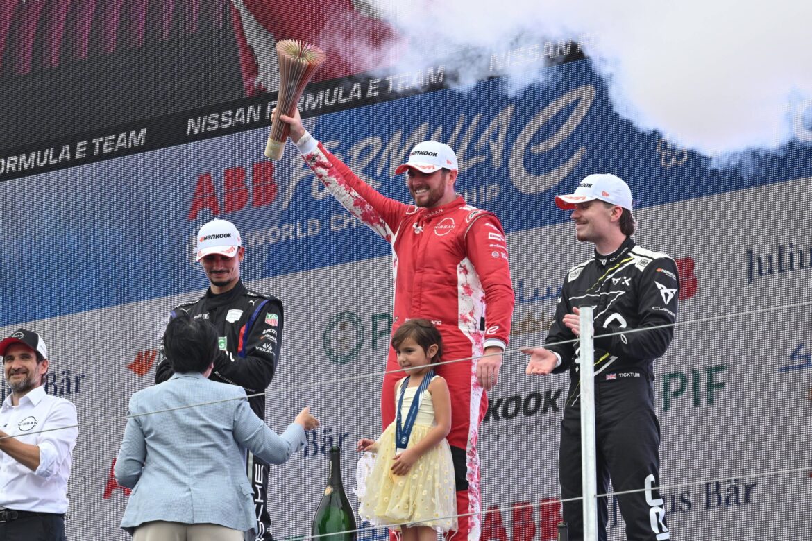 Nissan Win and Lose in Tokyo Nissan Win and Lose in Tokyo