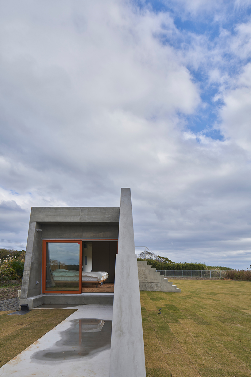 concrete isumi villa by takeshi hosaka architects organically spreads over land in japan