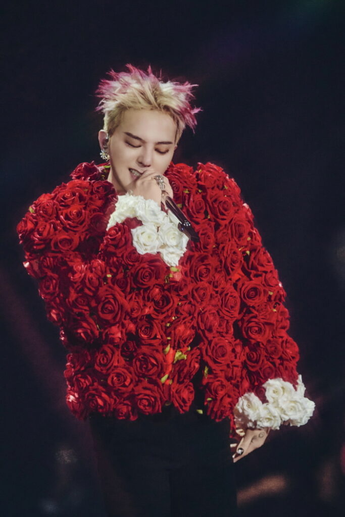 Singer G-Dragon filled Osaka, Kyocera Dome, Japan, with daisy flowers, and held a hot meeting with t.. G-Dragon. Photo by Galaxy Corporation