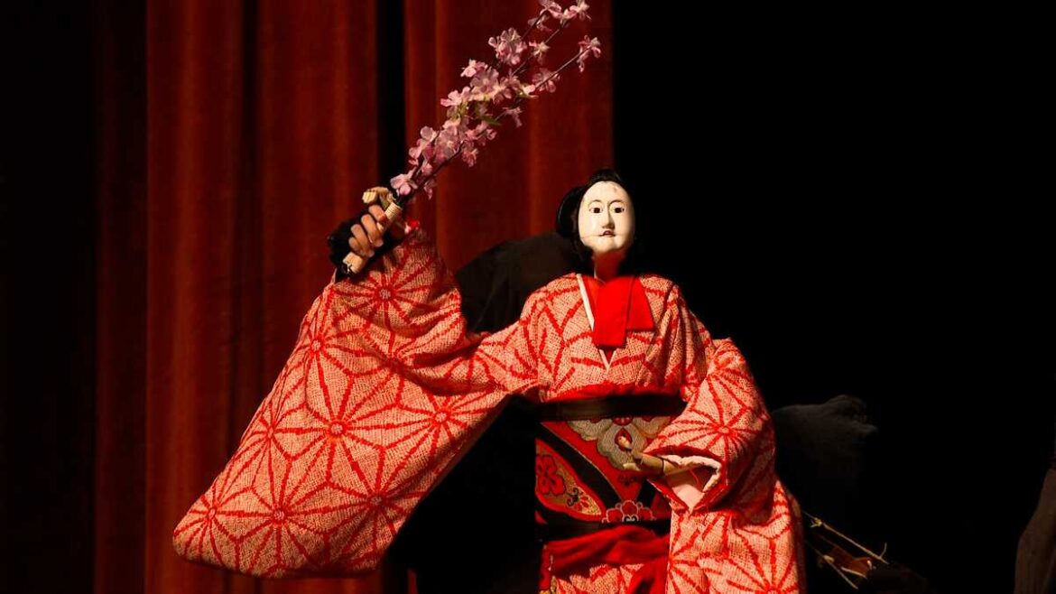 Traditional Japanese puppet theater performers share culture with Iowans Traditional Japanese puppet theater performers share culture with Iowans