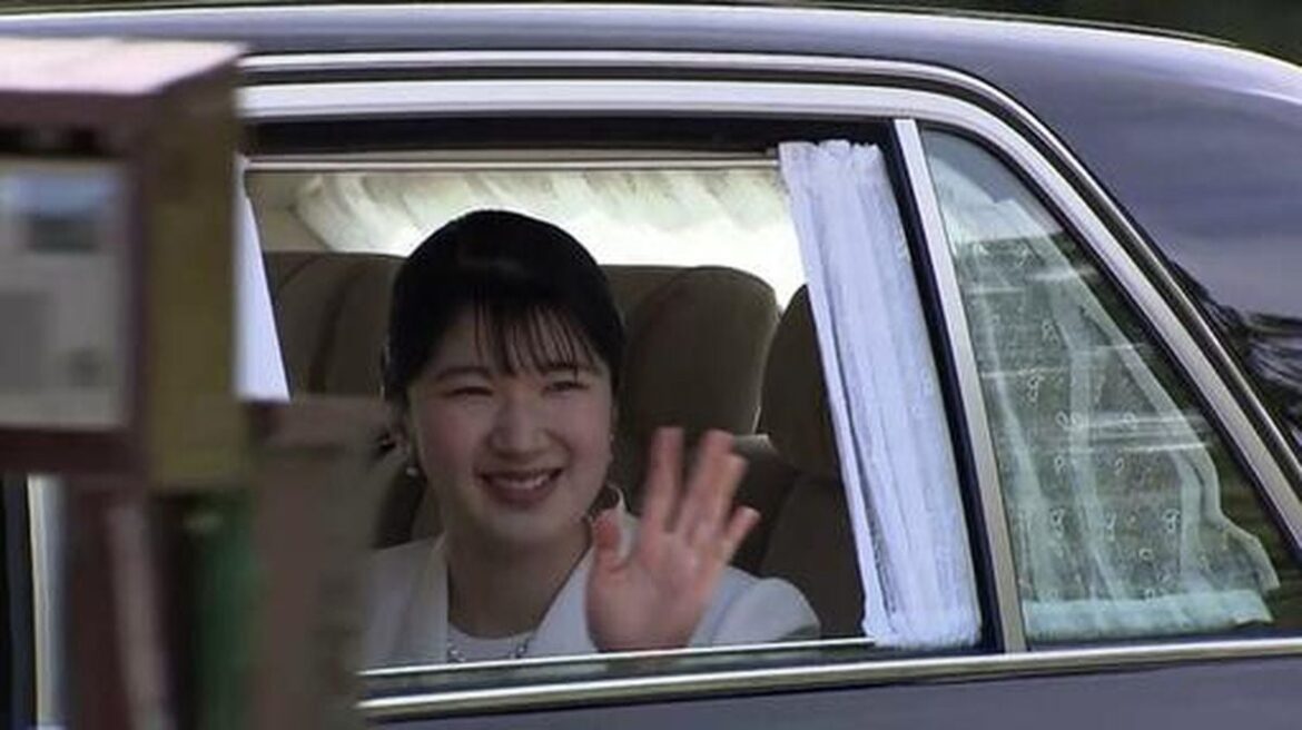 Princess Aiko Visits Osaka-Kansai Expo For First Time Princess Aiko Visits Osaka-Kansai Expo For First Time