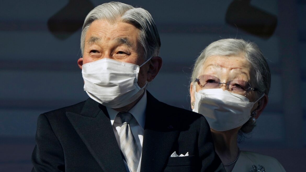 Japan's retired former emperor is to be hospitalized for heart tests, Japanese media say