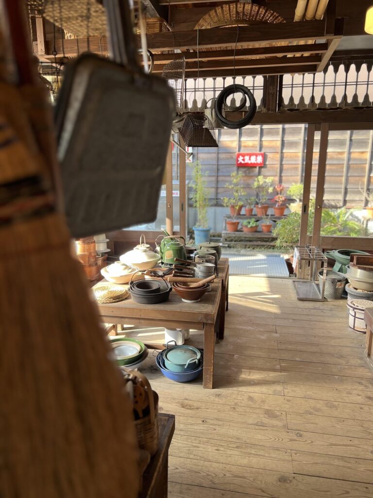 Wonderland of Japan: Today, I will introduce you to an old Japanese grocery store🐶