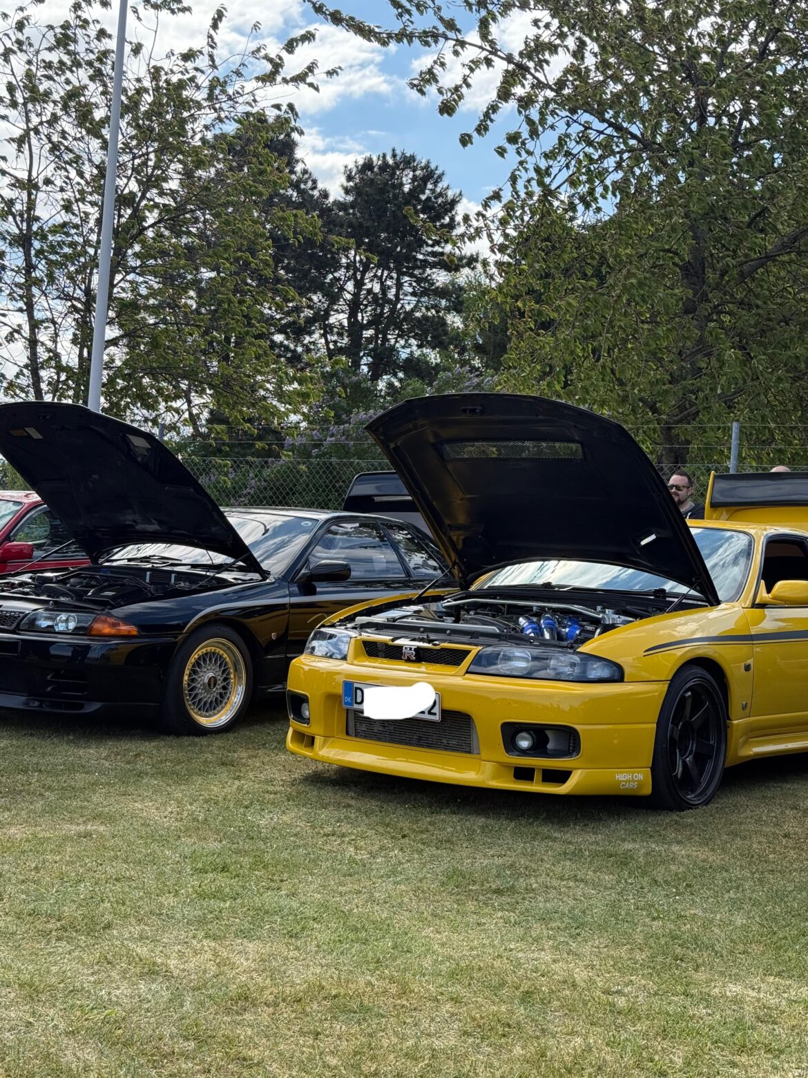 A skyline r32 and a r33