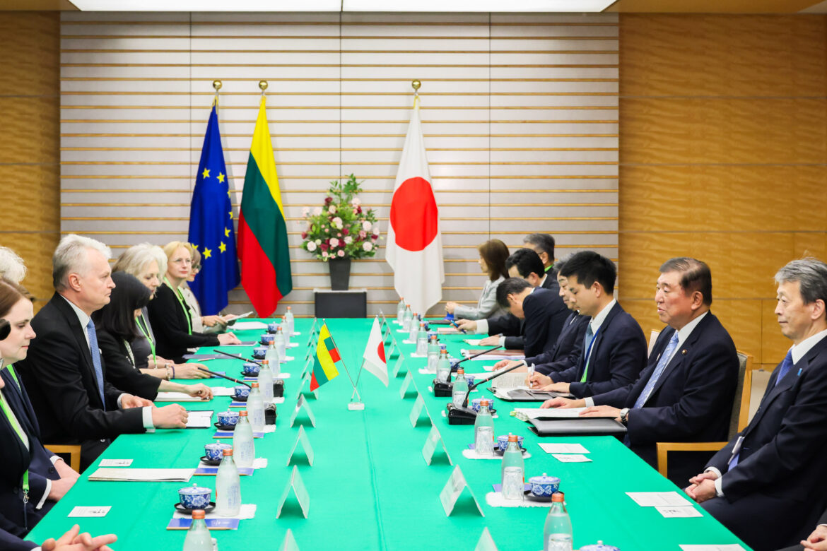 Japan-Lithuania Summit Meeting and Working Dinner (Summary) (Diplomatic Relations) Japan-Lithuania Summit Meeting and Working Dinner (Summary) (Diplomatic Relations)