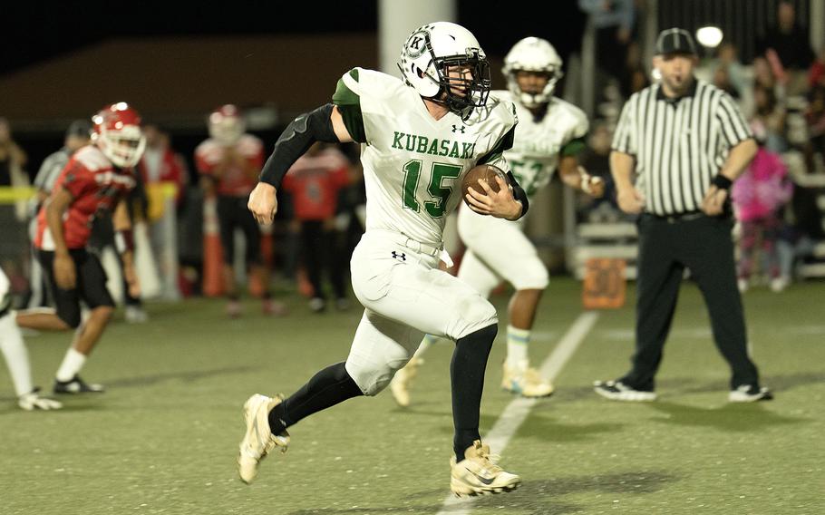 Lukas Gaines runs with the football.