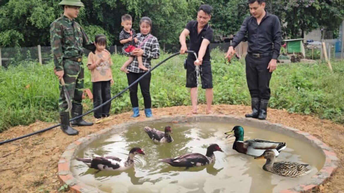 Xabi, a kind man and single mother, receives affection from a young man. - ly tu tay