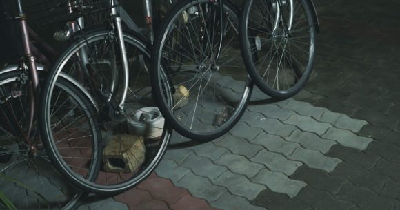 Bicycle gang terrorize Shibuya Scramble with lame and annoying wheelies Bicycle gang terrorize Shibuya Scramble with lame and annoying wheelies