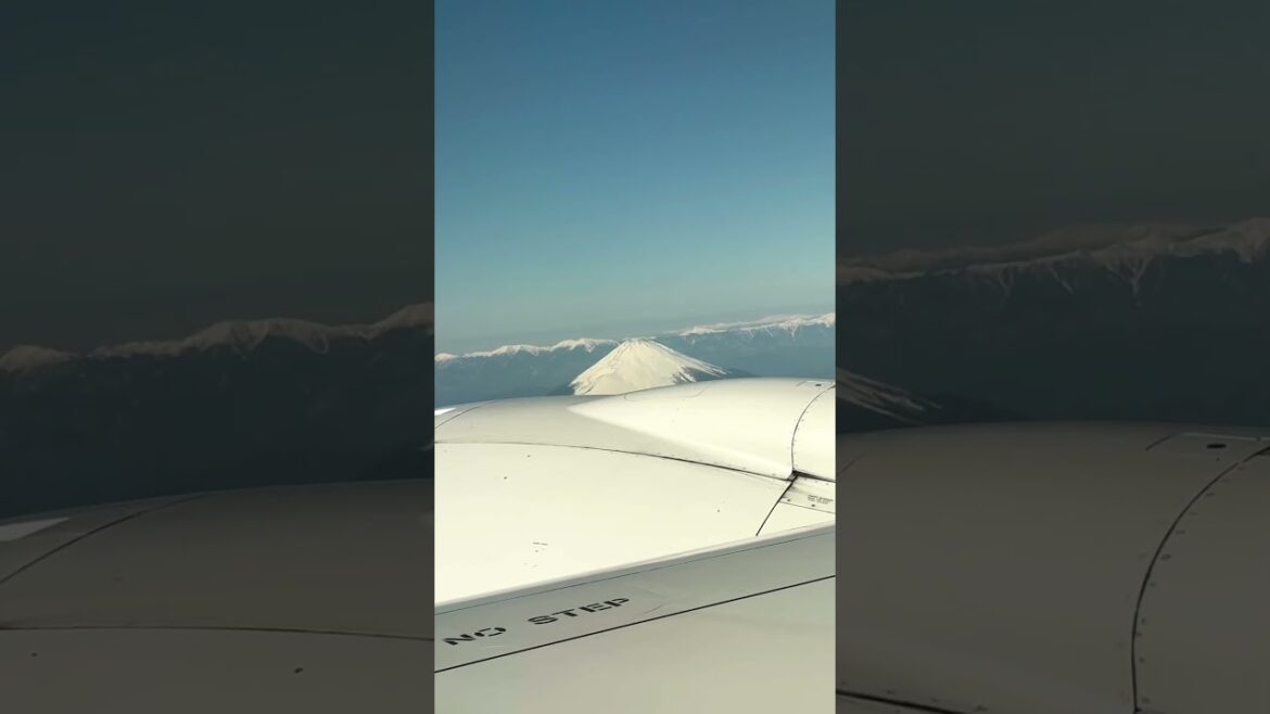 When i saw Mt. Fuji from the sky 😮🏔️❤️#satisfyingvideo #shorts #travel #japan