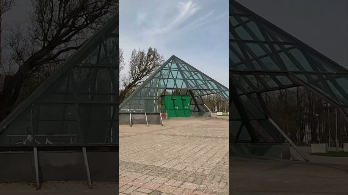 Kronvald park, Ministry of Foreign Affairs, Andreejs Upits monument, Walk in Riga centre #travel