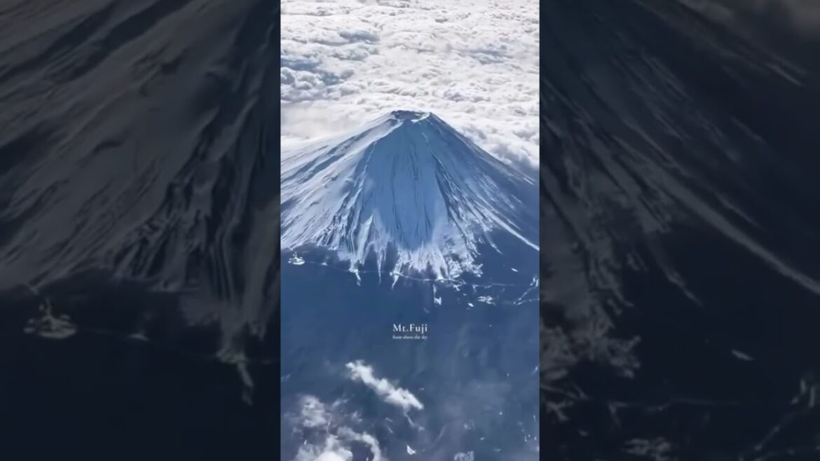 Mount Fuji from Above π»β¨ Breathtaking View! Mount Fuji from Above π»β¨ Breathtaking View!