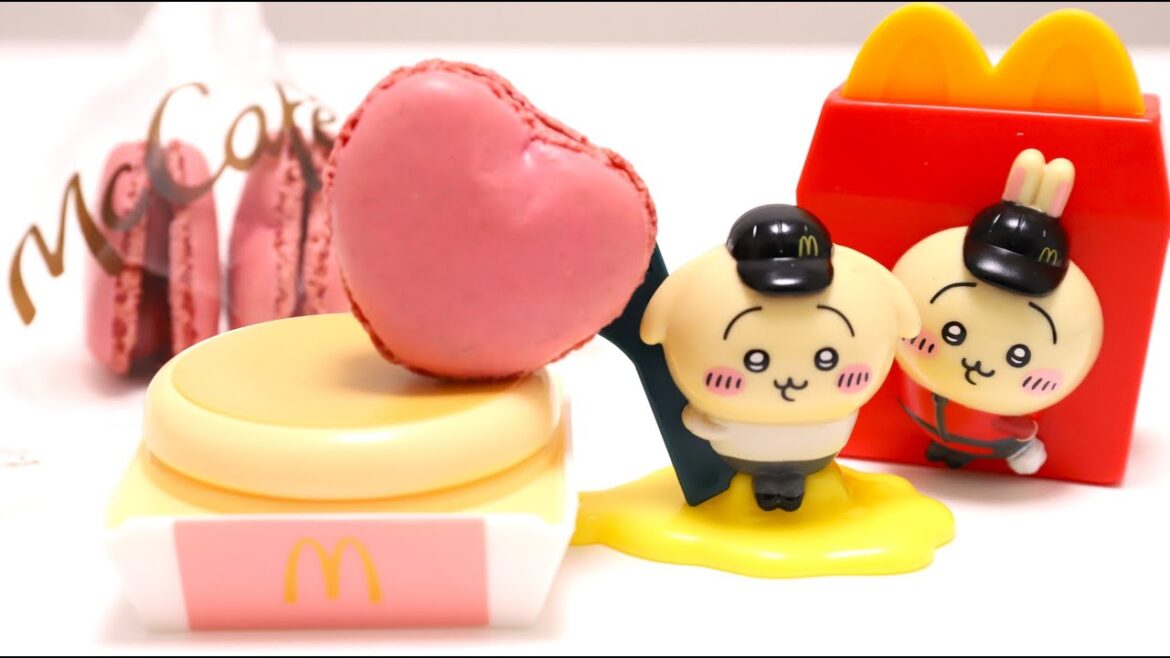 Mcdonald’s Sweets Heart Macaron Strawberry with Chiikawa Freebie Mcdonald's Sweets Heart Macaron Strawberry with Chiikawa Freebie
