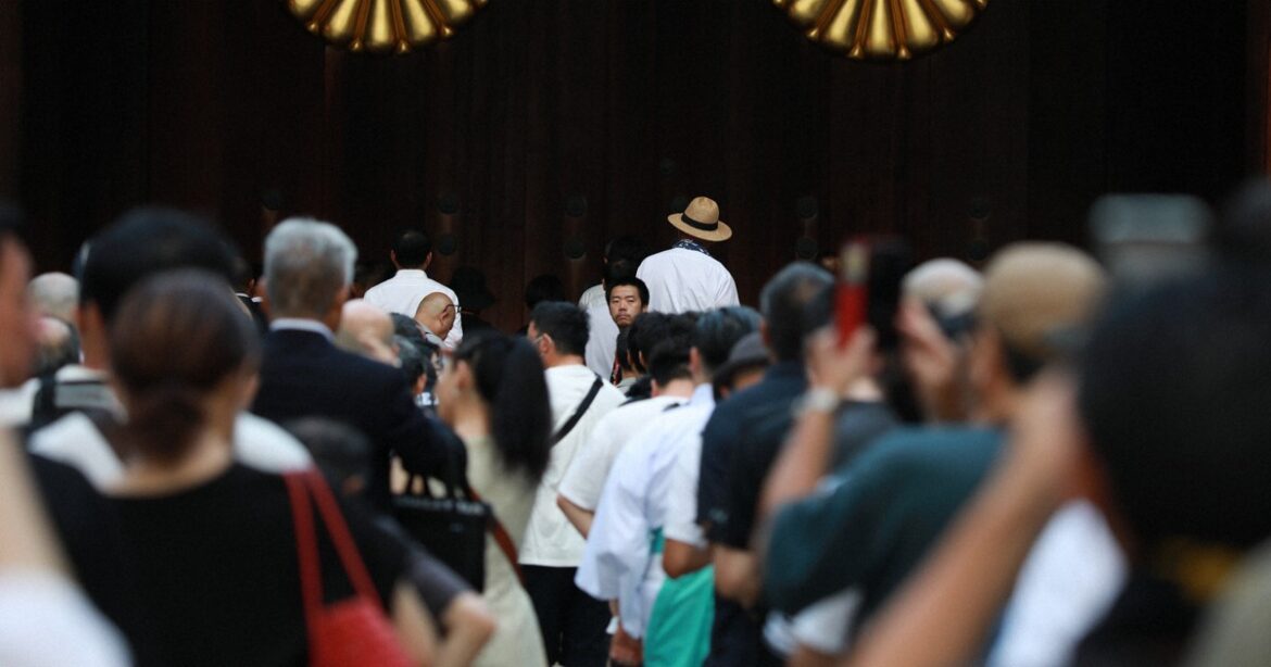 What is the controversy surrounding Japan's Yasukuni shrine?