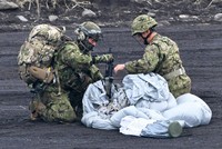 Airborne Brigade troops are seen after descending via parachute during the Fuji Firepower Exercise at the Ground Self-Defense Force's Higashi-Fuji Maneuver Area in Shizuoka Prefecture, June 8, 2025. (Mainichi/Natsuki Nishi)
