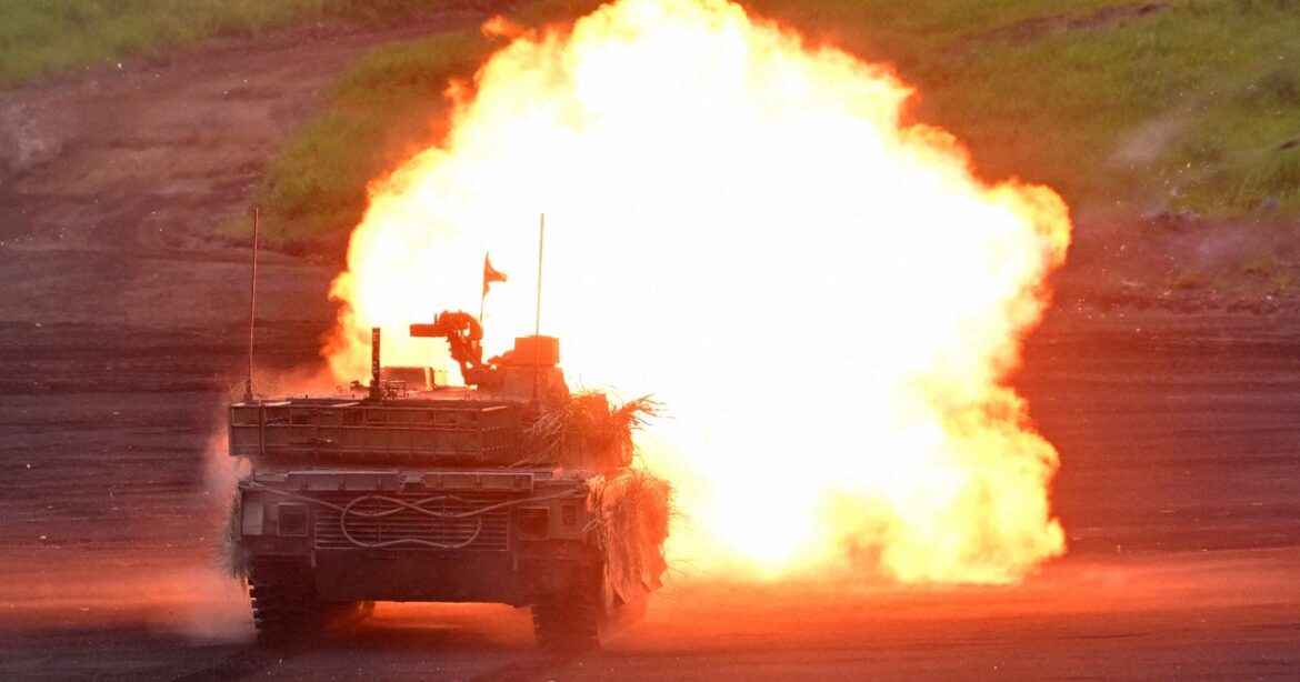 Japan GSDF livestreams popular live-fire exercise at foot of Mt. Fuji