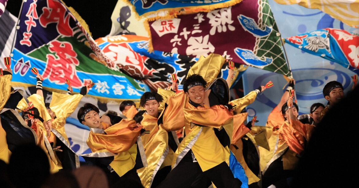 Easy Japanese news in translation: Yosakoi Soran Festival held in Sapporo Easy Japanese news in translation: Yosakoi Soran Festival held in Sapporo