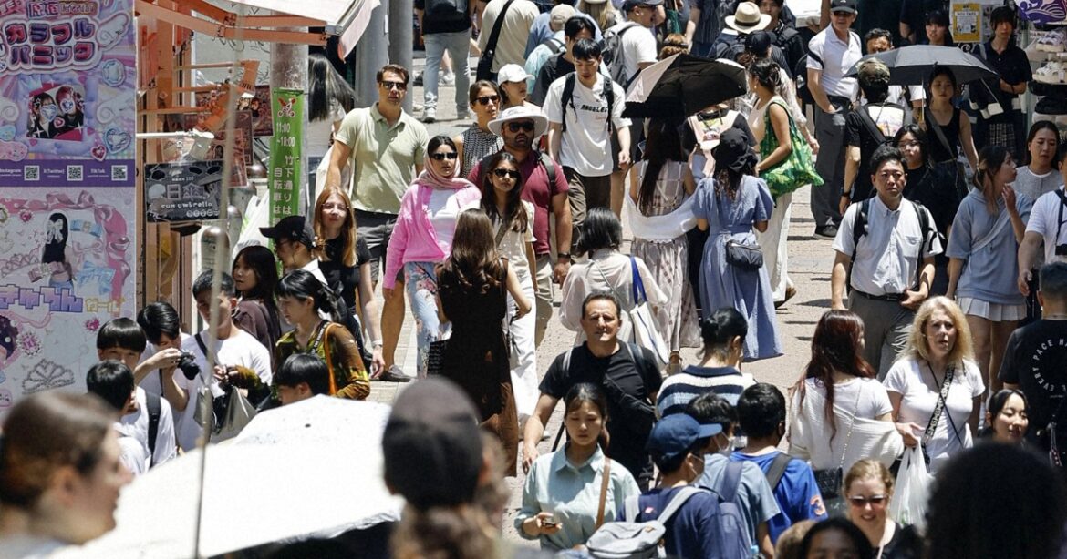 Foreign visitors to Japan hit 3.7 mil. in May, new record for month