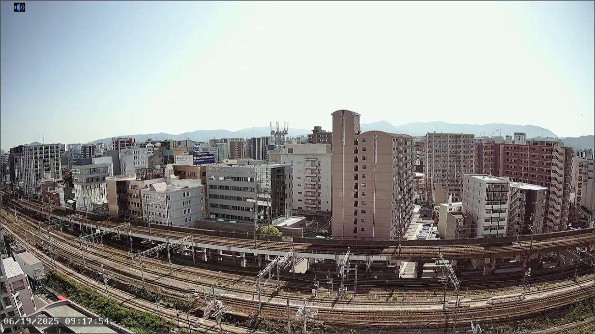 Live Cam: Hakata Station, Fukuoka, JP｜Shinkansen & Local JR Lines｜Night View｜Sunrise & Morning Sun